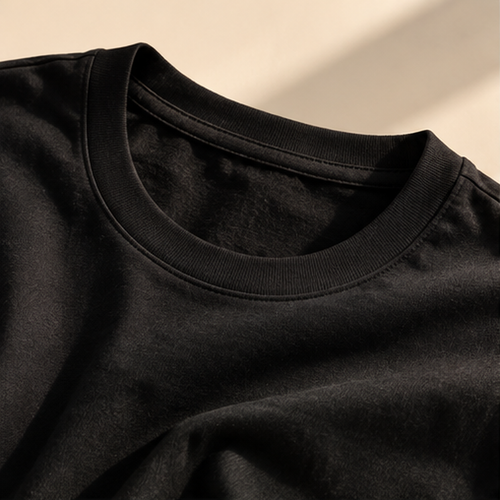 Black classic cotton tee fabric and crew-neck detail